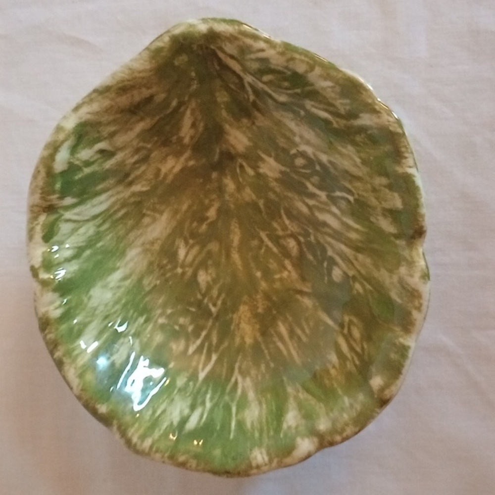 ART GLASS HANDMADE GREEN CABBAGE LEAF DISH, VERY UNIQUE, EUC